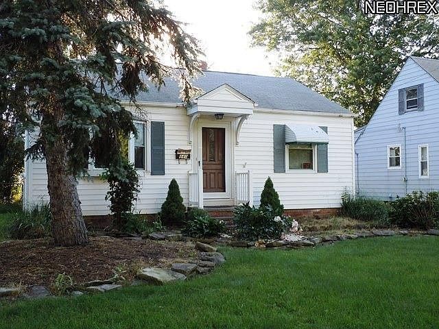 1st image of 840 E 258th St