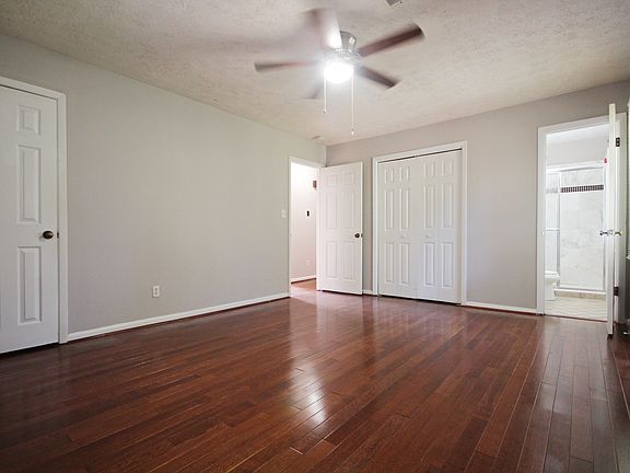 3rd image of 721 Greenleaf Dr