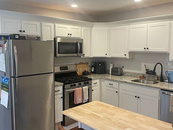 Beautiful Kitchen with white cabinets and stainless steel appliances! (Recently Remodeled)