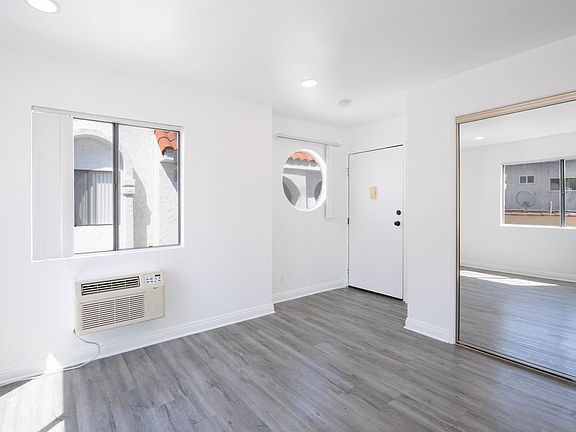 2nd image of 1031 N Orange Grove Ave #204
