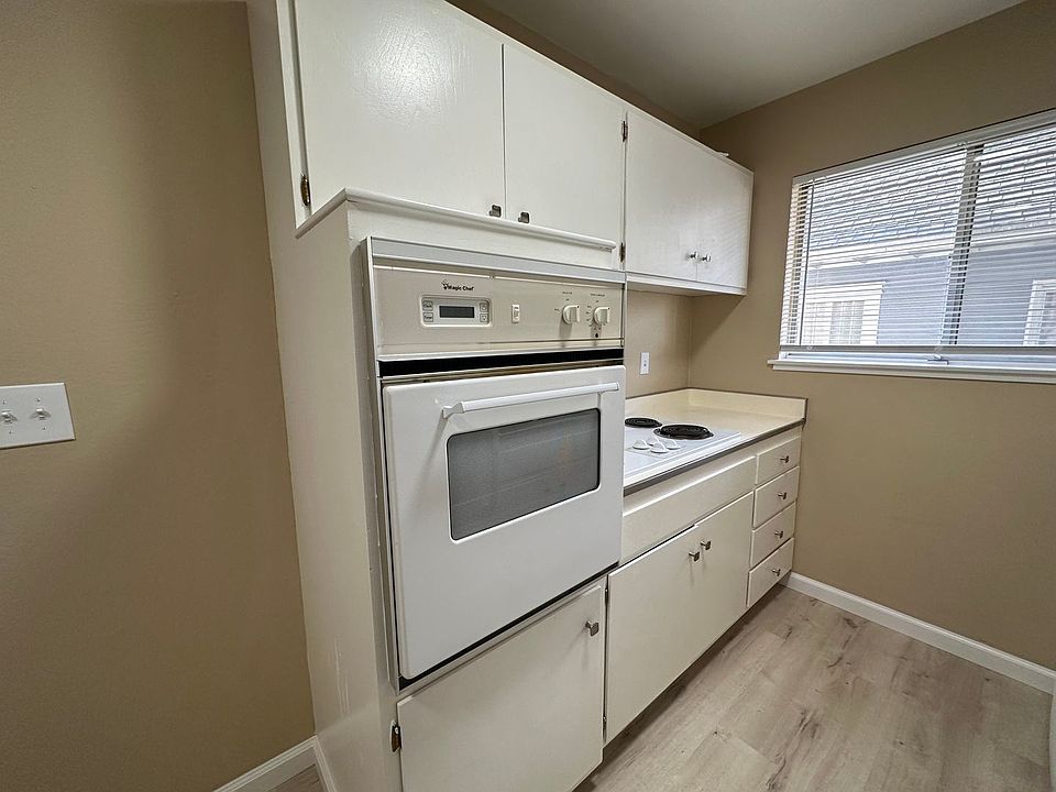 1st image of 317 Warwick Ave #202