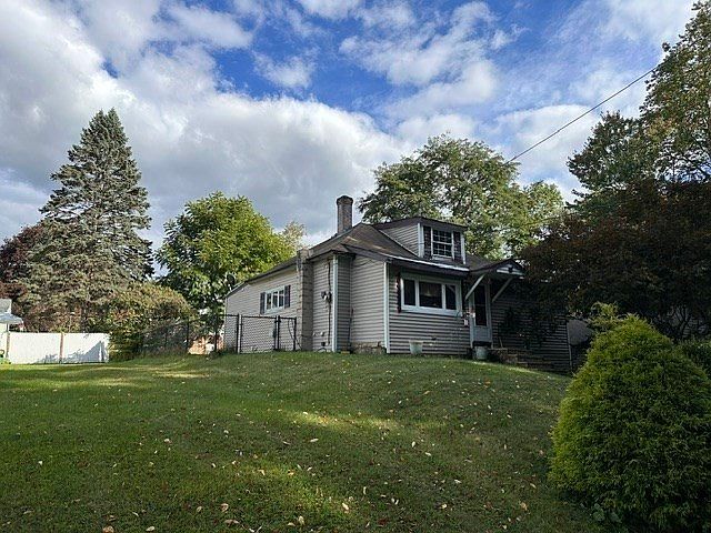 2nd image of 40 Williams Ave
