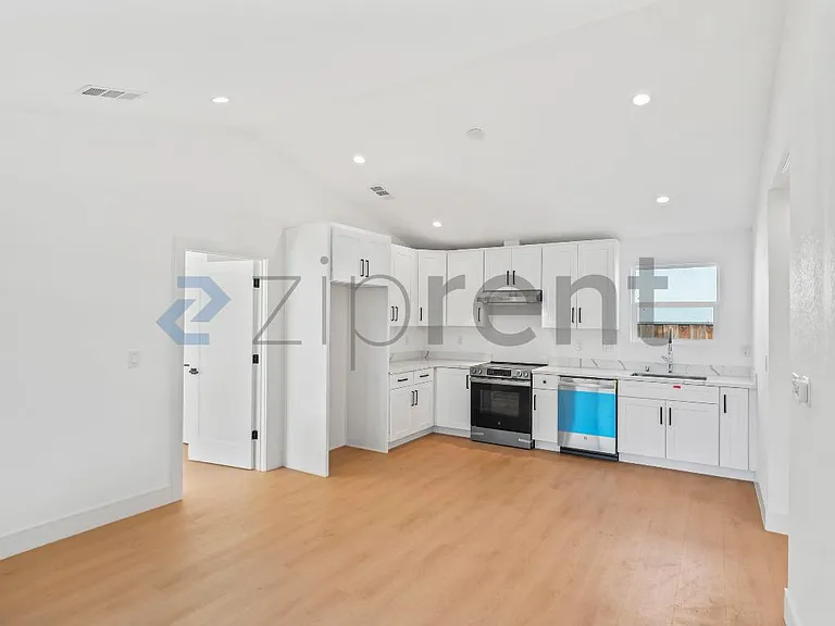 374 S 21st St #2 — Photo 9