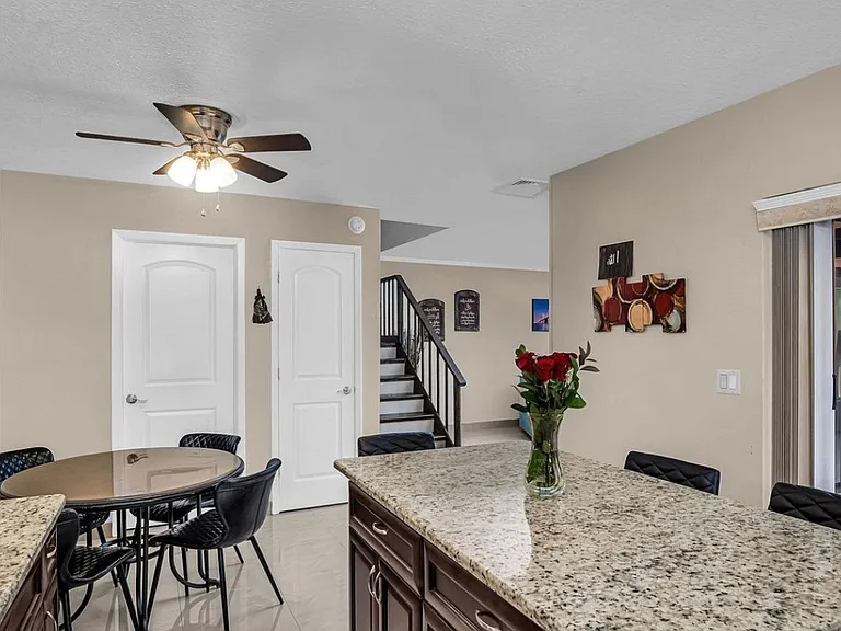 2703 5th Ct — Photo 13
