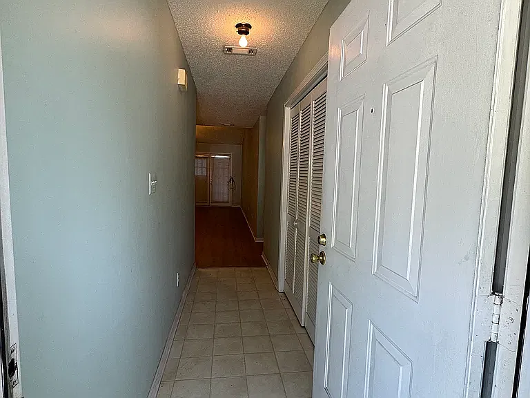 3 bed, 1500 sqft, $1,600 — Photo 3