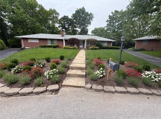 2 Creekside Ln, Saint Louis, MO 63141