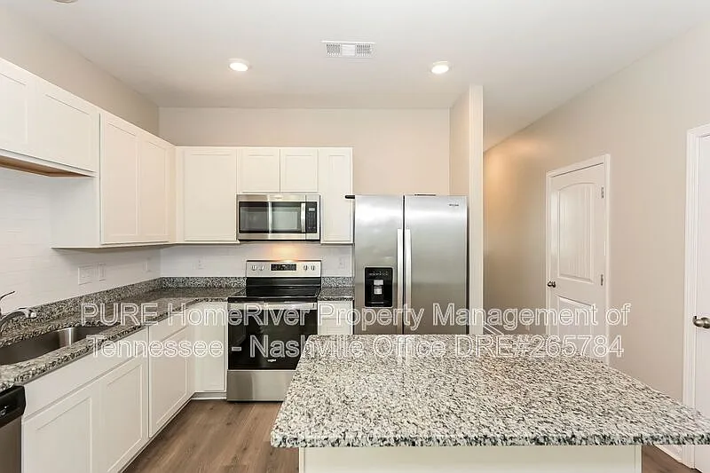 3 bed, 2.5 bath, 1363 sqft, $1,750 — Photo 2