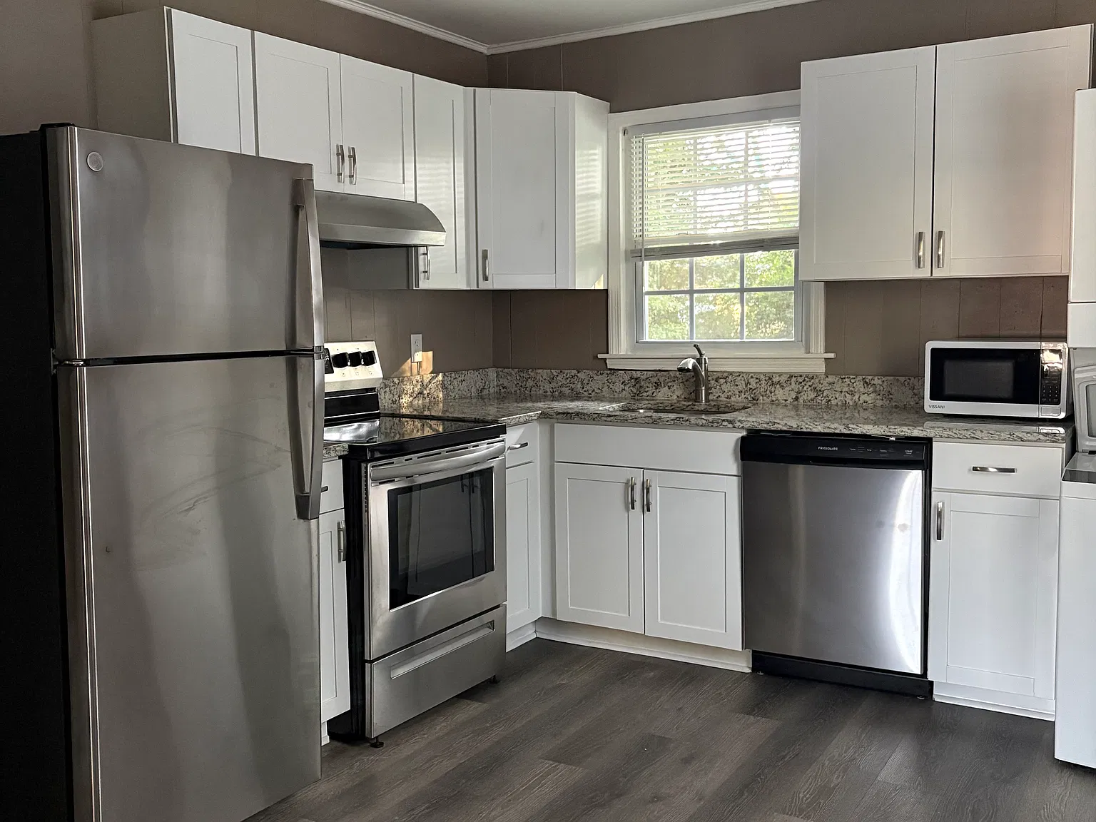 2 bed, 850 sqft, $1,349 — Photo 1