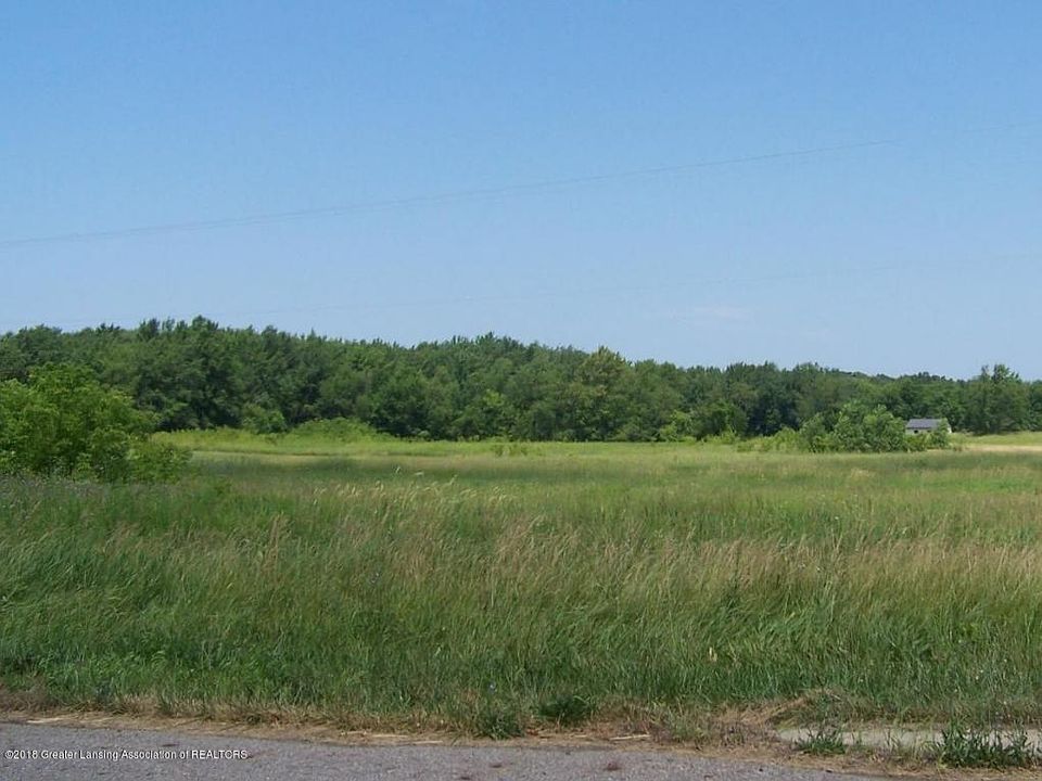 2nd image of 1975 Meadow Hills Dr