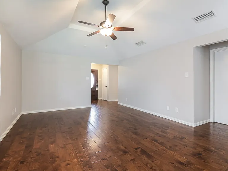 2131 Trishia Ln — Photo 6