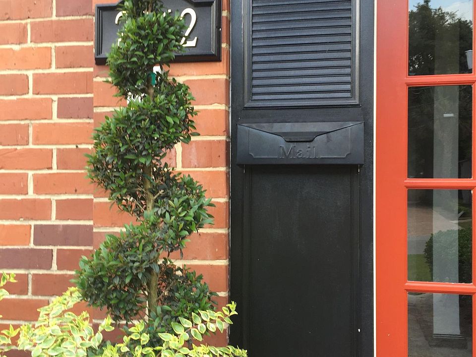 1st image of 2562 Dellwood Ave APT 1