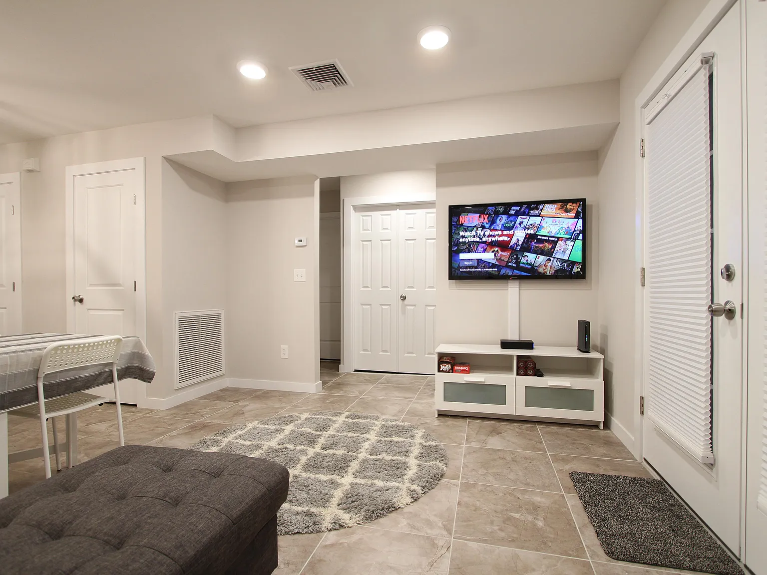 3 bed, 2800 sqft, $5,995 — Photo 2