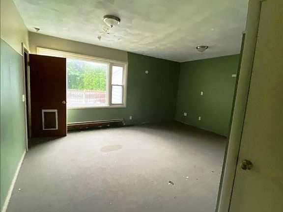 3rd image of 2075 Plainfield Pike