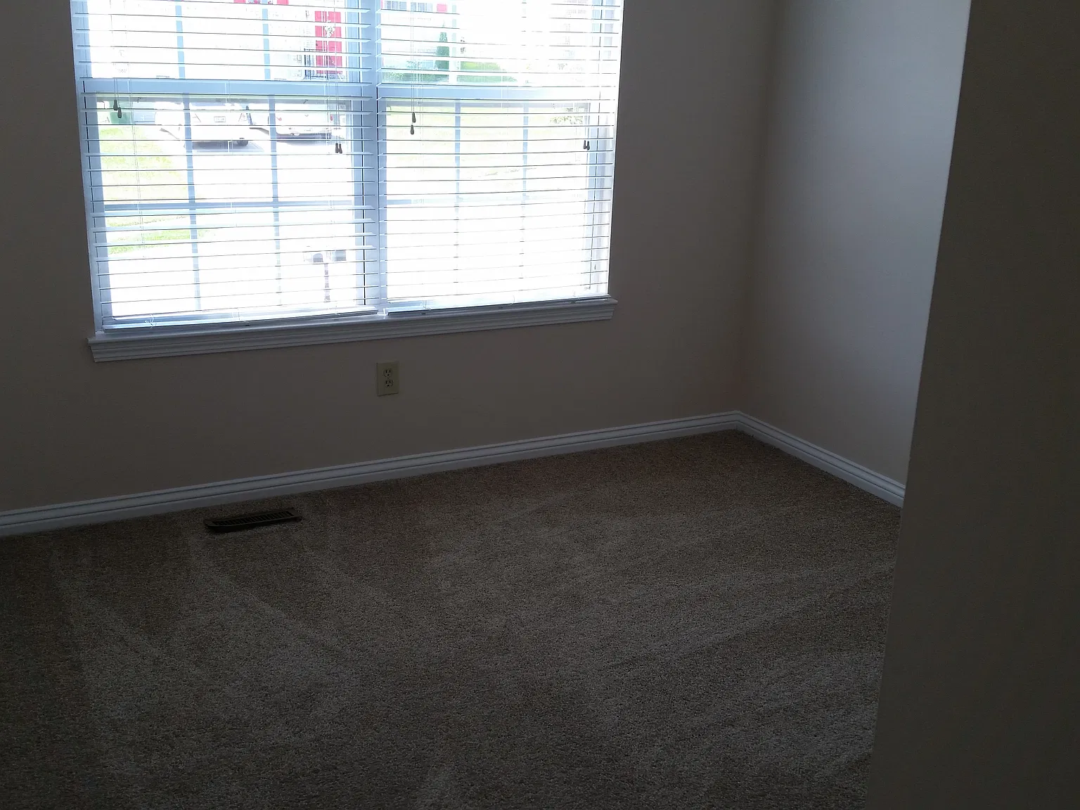 3 bed, 2.5 bath, 1500 sqft, $2,050 — Photo 4