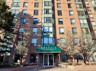 135 Hillcrest Ave #1115, Mississauga, ON L5B 4B1