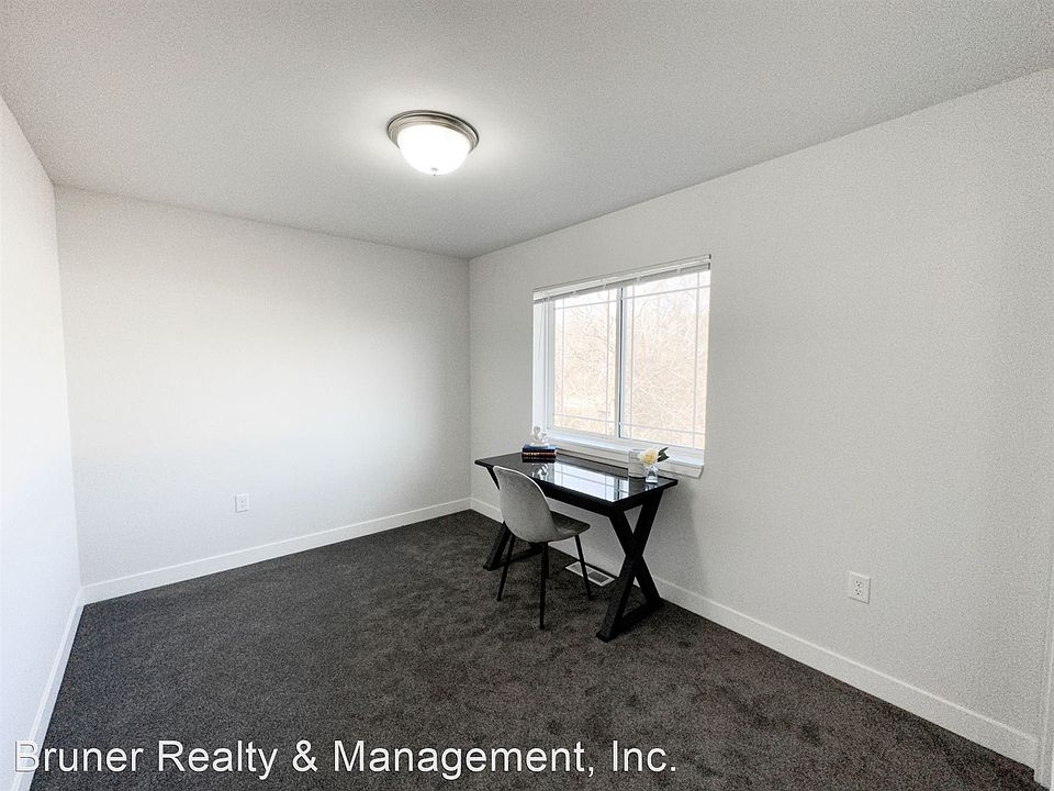 1st image of 1361 N Windsor Ave #11723769