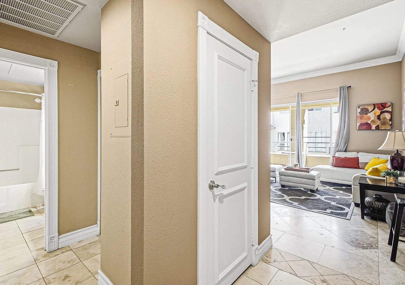 Fully furnished and just minutes from the Las Vegas Strip! — Photo 2