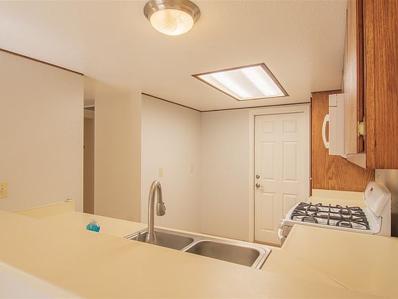 3rd image of 1651 Chatterly Ln