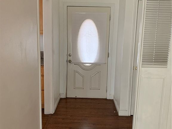 2nd image of 10006 Gaviota Ave