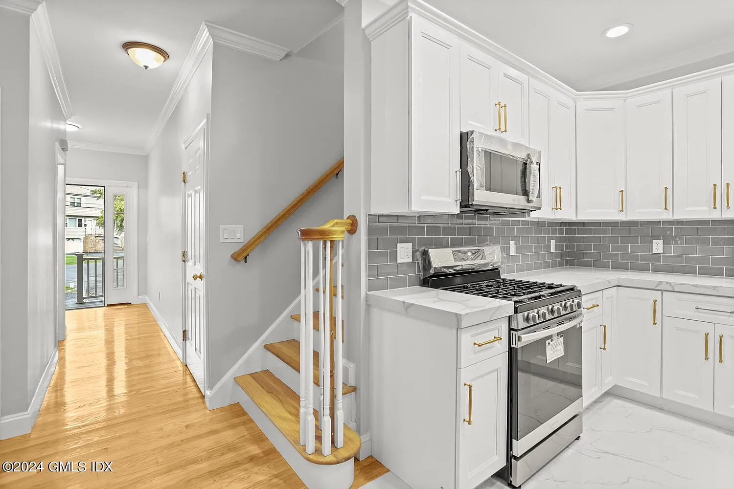 3 bed, 3.5 bath, 2443 sqft, $6,100 — Photo 4