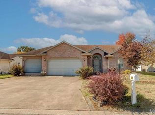 148 Crestmoor Ct, Bethalto, IL 62010