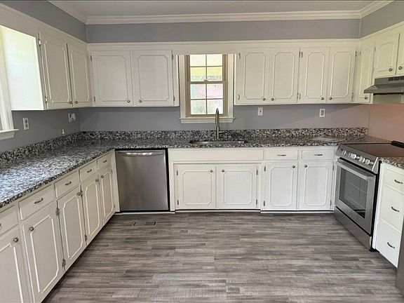 4th image of 2655 Cordova Rd