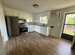 221 12th St SW #1, Hickory, NC 28602