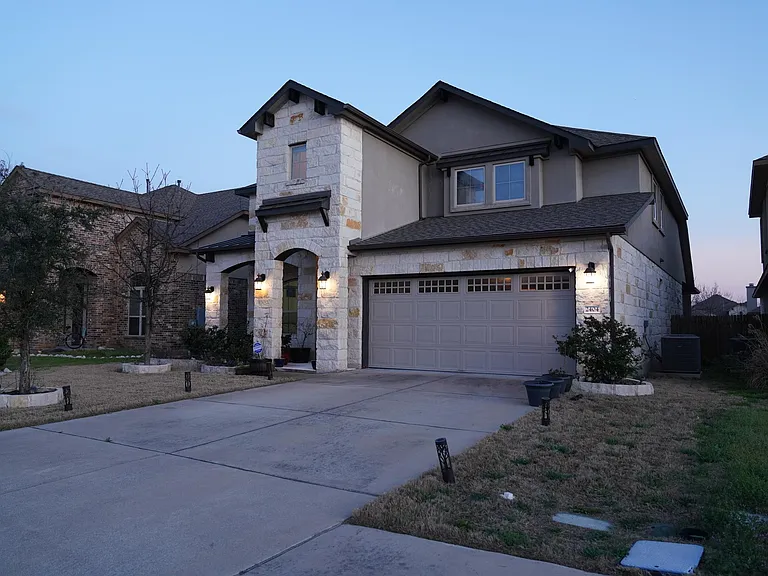 2404 Muzzie Ln — Photo 3