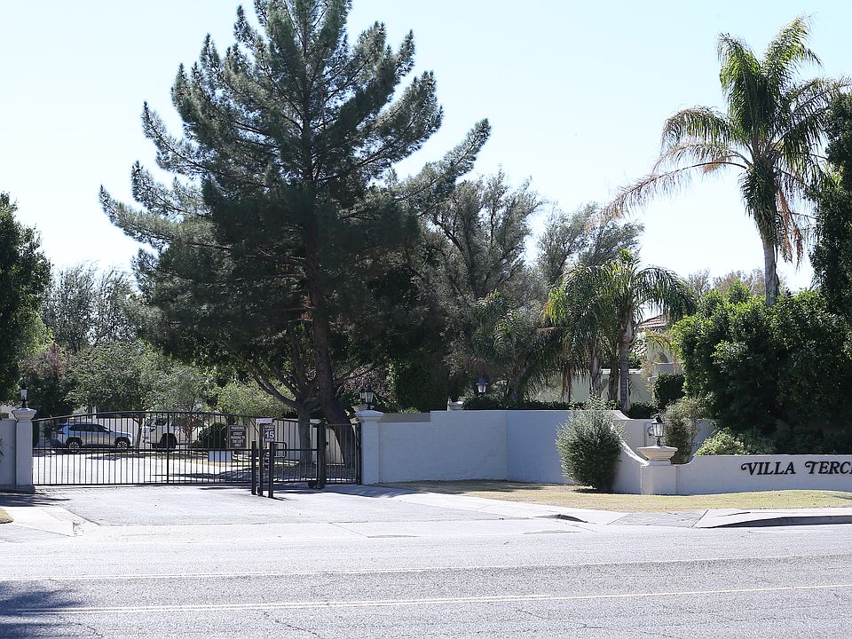 3rd Street entrance to Villa Tercera