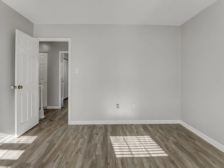 6450 Washington Sq — Photo 17