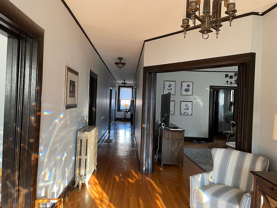 Front entry/foyer