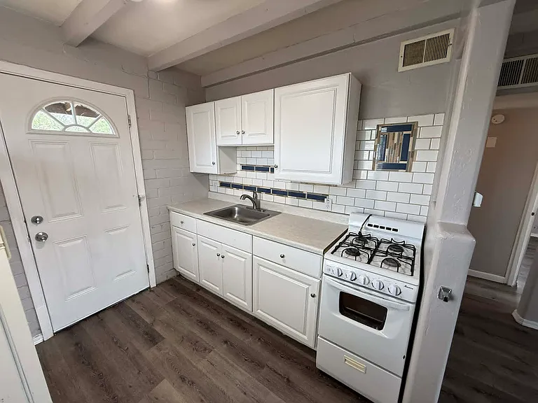 827 N Columbus Blvd — Photo 6