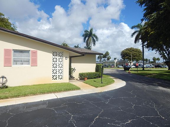 2nd image of 2930 E Ashley Dr Drive E #B