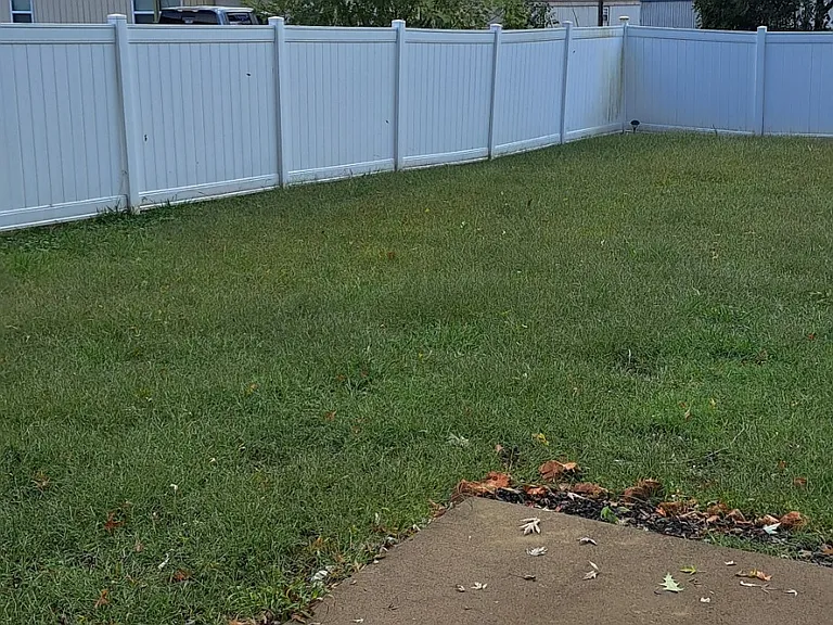 255 Illinois Ave — Photo 18