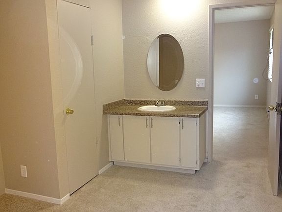 5th image of 1616 E St APT 08