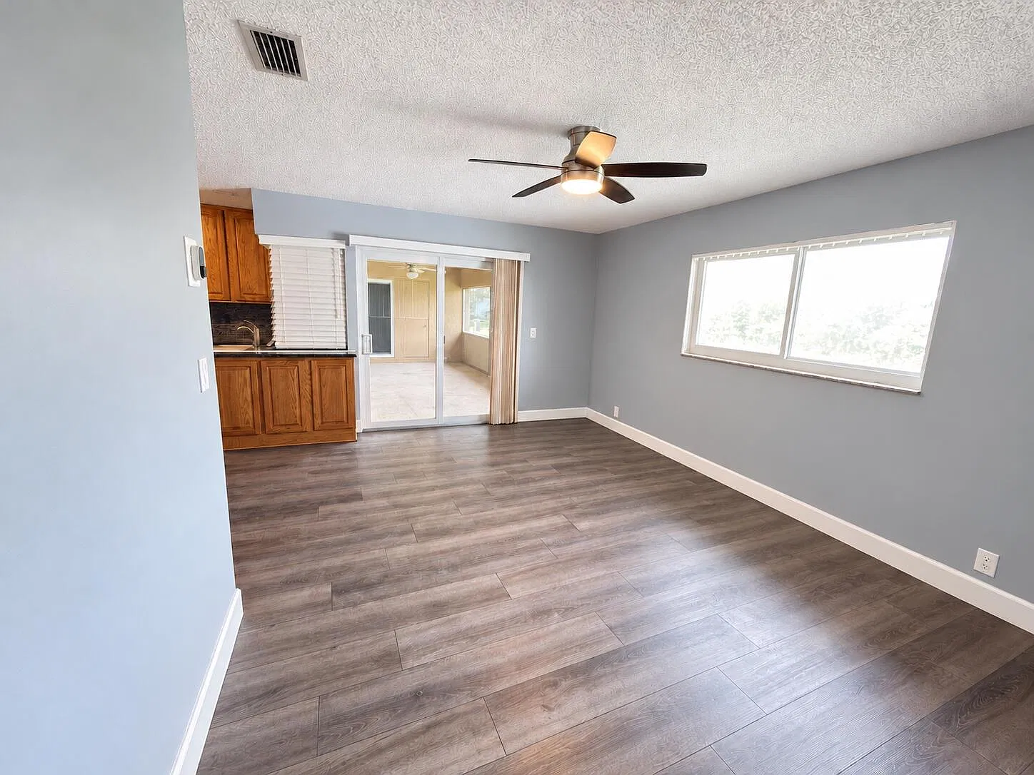 3 bed, 2.0 bath, 1655 sqft, $3,450 — Photo 4