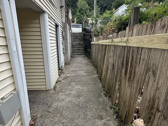 3rd image of 210 Derby Ave #C