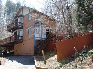 494 Log Ln, Crestline, CA 92325