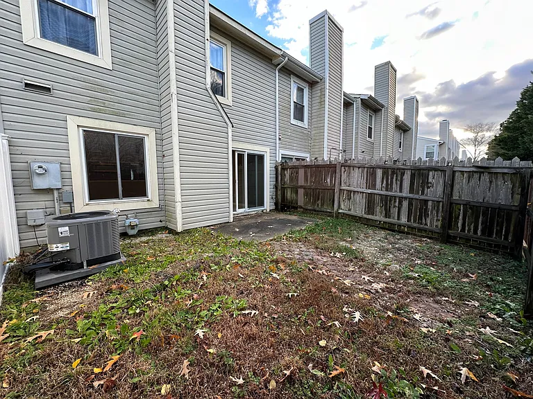 792 Quesnel Dr — Photo 27