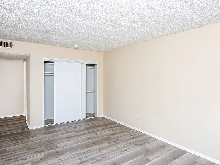 1120 W Alhambra Rd — Photo 22