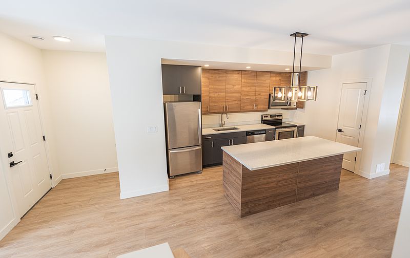 Winnipeg Apartment for rent - 3 Bedrooms — photo 2