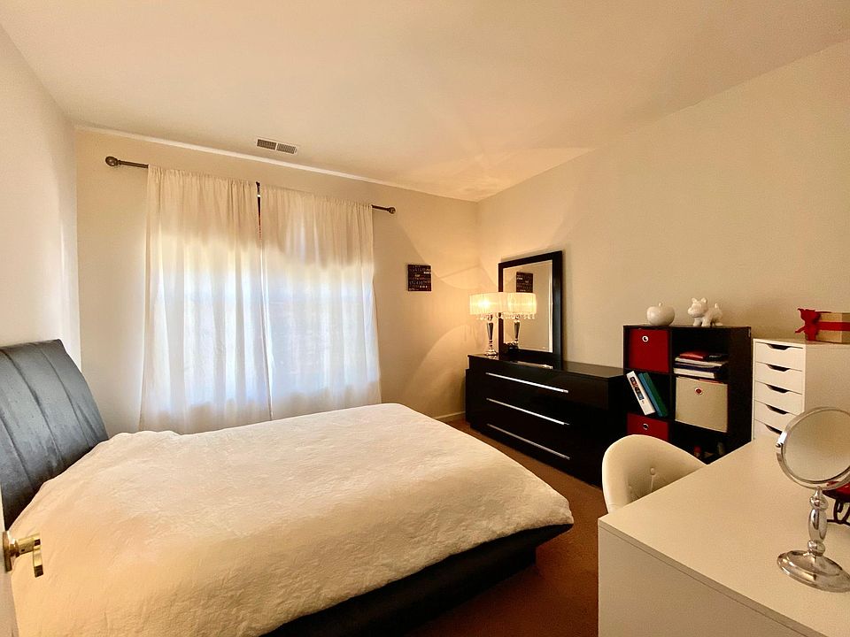 1st image of 21 Lasatta Ave APT 901