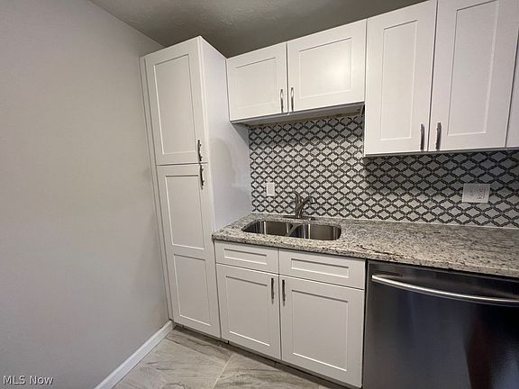 4th image of 216 Moore Rd APT 4B