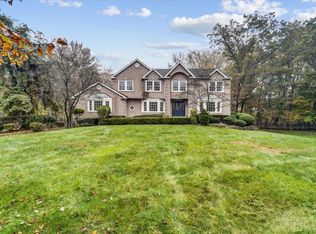 8 Danae Ct, Holmdel, NJ 07733