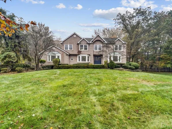 8 Danae Ct, Holmdel, NJ 07733