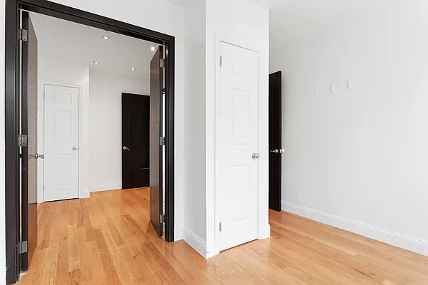 Rented by Safdie Realty Group | media 25