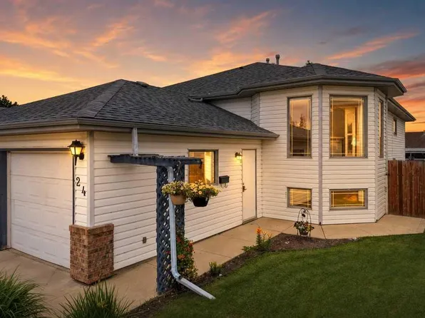 24 E Wildrose Dr, Sylvan Lake, AB T4S 1G4