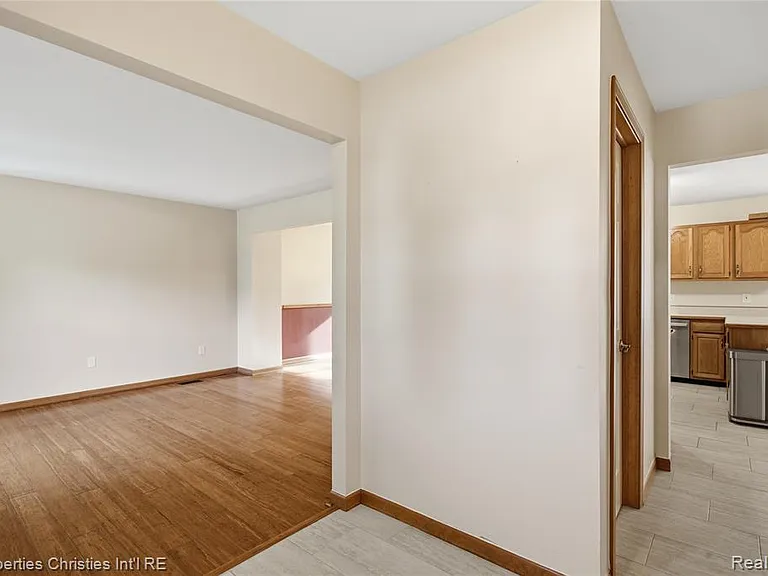 6474 Bedview Dr — Photo 6