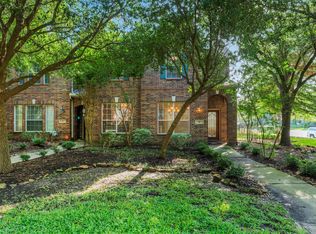 18 Umbria Ln, Spring, TX 77382