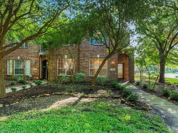 18 Umbria Ln, Spring, TX 77382